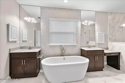 Bath - 160 Greenview Ln, Saint Augustine, FL 32092 photo 1 of 4