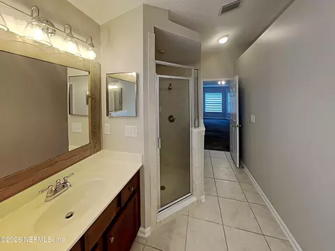 Bath - 13895 Fish Eagle Dr E, Jacksonville, FL 32226 photo 2 of 4