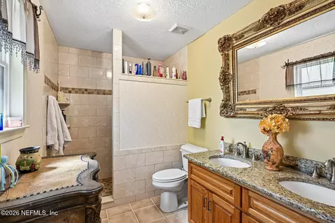 Bath - 37153 S Pine St, Hilliard, FL 32046 photo 2 of 5