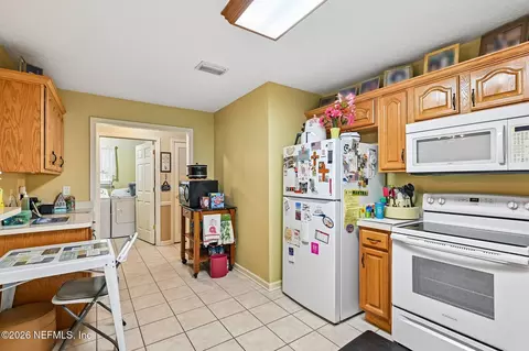 Kitchen - 37153 S Pine St, Hilliard, FL 32046 photo 3 of 3