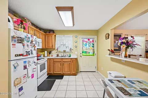 Kitchen - 37153 S Pine St, Hilliard, FL 32046 photo 2 of 3