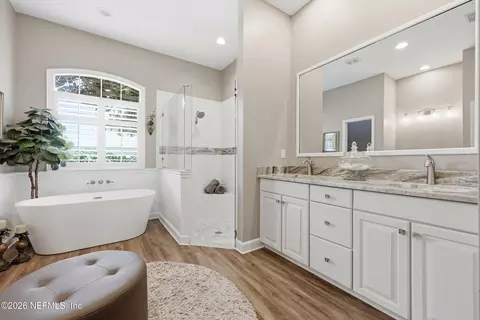 Bath - 828 Riley Ln, Saint Augustine, FL 32095 photo 2 of 7
