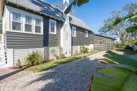 Exterior - 32 E Park Ave, Saint Augustine, FL 32084 photo 4 of 10