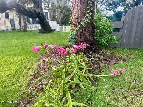 Exterior - 32 E Park Ave, Saint Augustine, FL 32084 photo 3 of 12