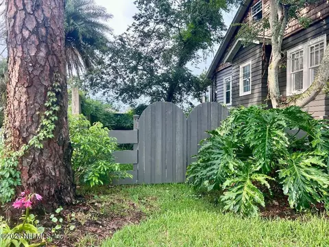 Exterior - 32 E Park Ave, Saint Augustine, FL 32084 photo 2 of 10