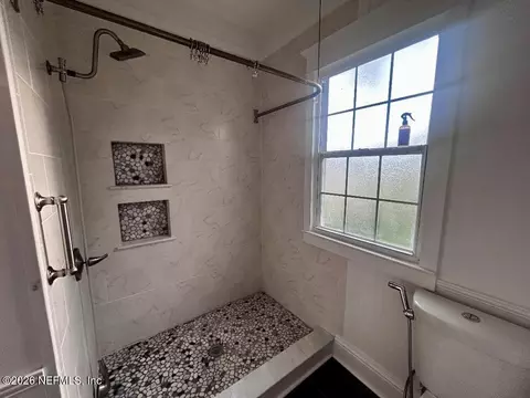 Bath - 32 E Park Ave, Saint Augustine, FL 32084 photo 2 of 5