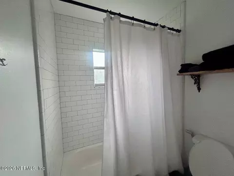 Bath - 32 E Park Ave, Saint Augustine, FL 32084 photo 5 of 5