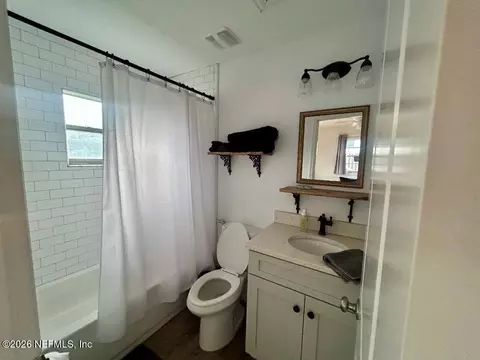 Bath - 32 E Park Ave, Saint Augustine, FL 32084 photo 4 of 5