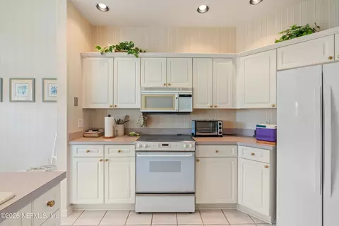 Kitchen - 523 Lakeway Dr, Saint Augustine, FL 32080 photo 2 of 3