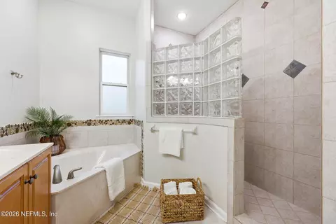 Bath - 500 Seagate Ln S, Saint Augustine, FL 32084 photo 7 of 8