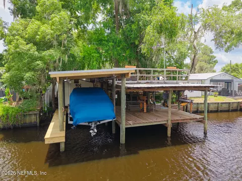 153 Smith Ln, Satsuma, FL 32189
