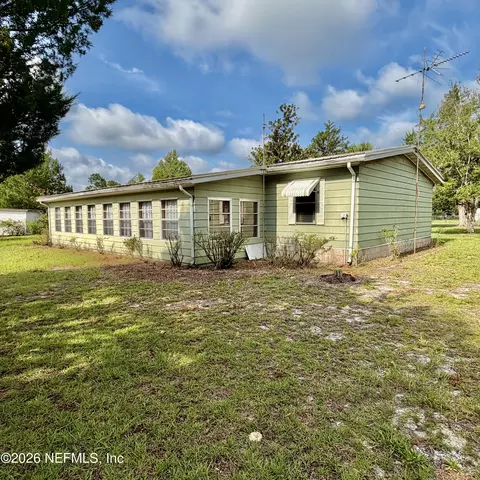 304 Dawn Ave, Interlachen, FL 32148 photo 4
