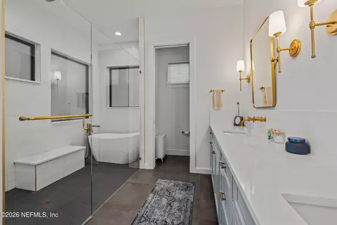 Bath - 4221 Myrtle St, Saint Augustine, FL 32084 photo 2 of 10
