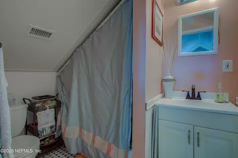 Bath - 9 Arenta St, Saint Augustine, FL 32084 photo 1 of 4