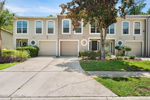 11826 Lake Bend Cir, Jacksonville, FL 32218