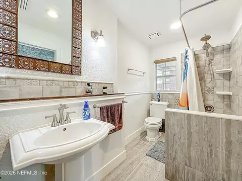 Bath - 18 Solano Ave, Saint Augustine, FL 32080 photo 2 of 4