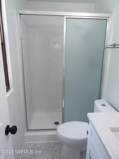 Bath - 1019 Hillock Dr E, Jacksonville, FL 32221 photo 2 of 2