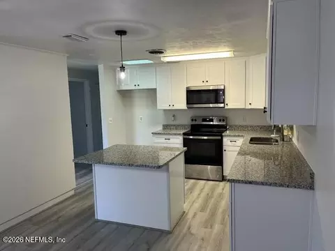 Kitchen - 1019 Hillock Dr E, Jacksonville, FL 32221 photo 2 of 3