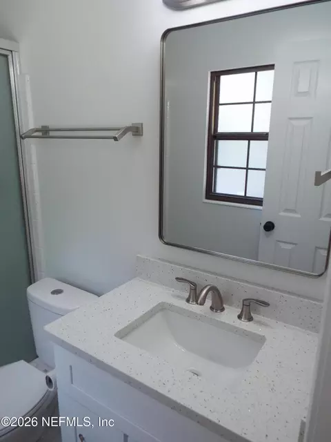 Bath - 1019 Hillock Dr E, Jacksonville, FL 32221 photo 1 of 2