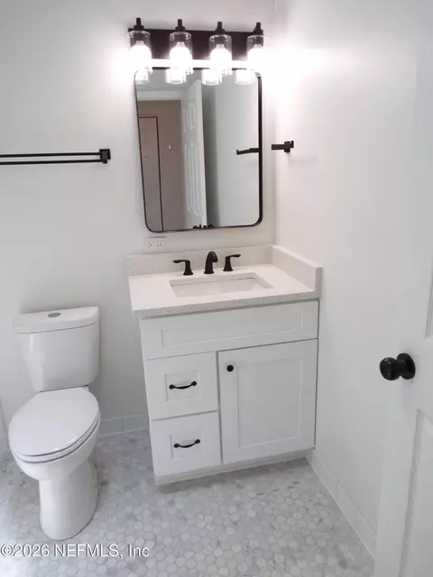 Bath - 1019 Hillock Dr E, Jacksonville, FL 32221 photo 2 of 4