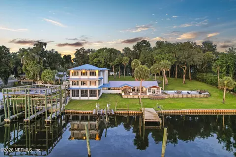 703 Front St, Welaka, FL 32193