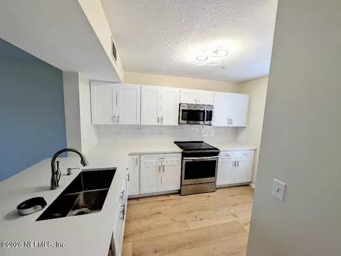 Kitchen - 210 16th St #G, Saint Augustine, FL 32080 photo 4 of 5