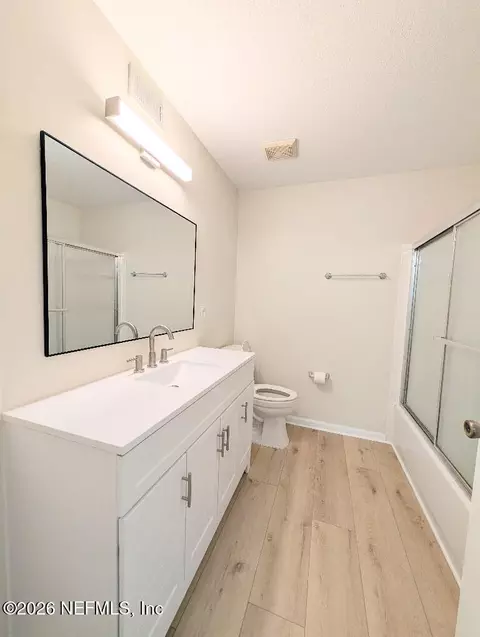 Bath - 210 16th St #G, Saint Augustine, FL 32080 photo 1 of 2