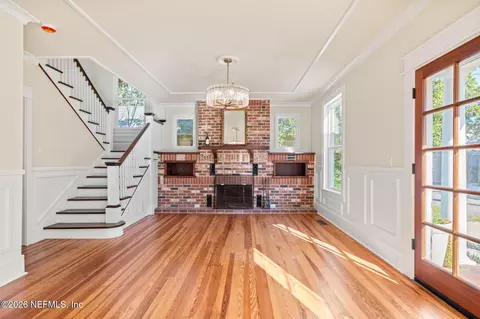 Living - 142 Washington St, Saint Augustine, FL 32084 photo 2 of 3
