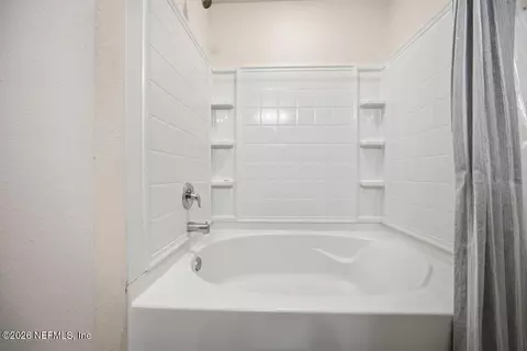 Bath - 71 Cannon Ball Dr, Saint Augustine, FL 32084 photo 2 of 3