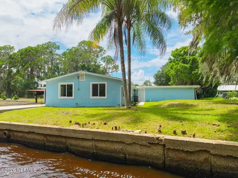 109 Canal St, Crescent City, FL 32112