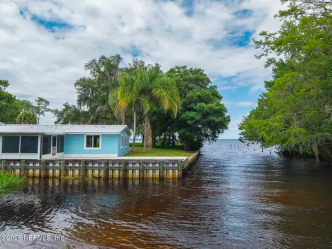 109 Canal St, Crescent City, FL 32112