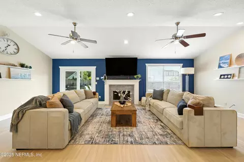 10 Quail Ln, Jacksonville Beach, FL 32250