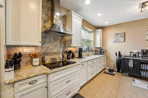 Kitchen - 96069 Breezeway Ct, Yulee, FL 32097 photo 4 of 6