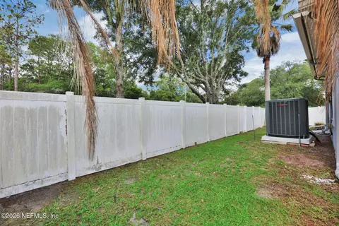 Exterior - 6341 Rolling Tree St, Jacksonville, FL 32222 photo 7 of 8