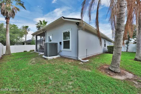 Exterior - 6341 Rolling Tree St, Jacksonville, FL 32222 photo 6 of 8