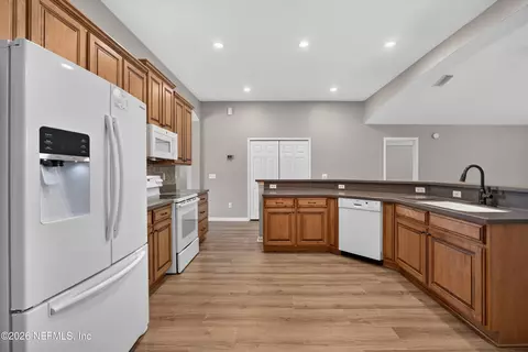 Kitchen - 1955 Guarded Way, Fleming Island, FL 32003 photo 4 of 5