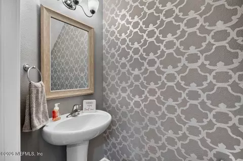 Bath - 277 Servia Dr, Saint Johns, FL 32259 photo 2 of 4