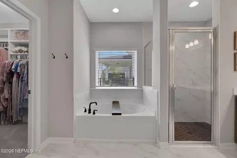 Bath - 98 Yardley Ct, Saint Augustine, FL 32092 photo 4 of 7