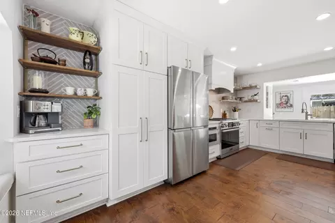 Kitchen - 314 9th St, Atlantic Beach, FL 32233 photo 1 of 7