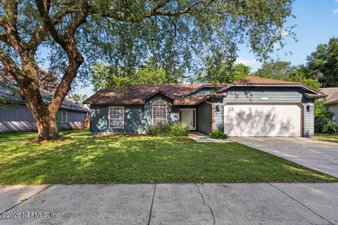 3472 Charmont Dr, Jacksonville, FL 32277