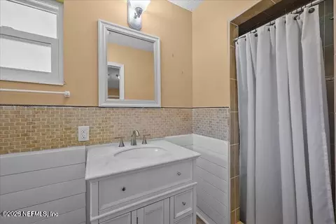 Bath - 226 E Minnesota Ave, Macclenny, FL 32063 photo 2 of 2