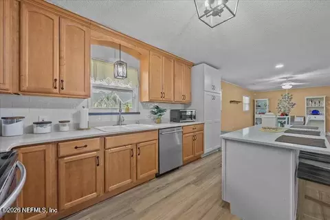 Kitchen - 226 E Minnesota Ave, Macclenny, FL 32063 photo 4 of 4