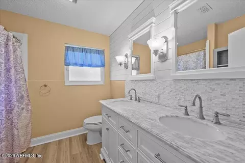 Bath - 226 E Minnesota Ave, Macclenny, FL 32063 photo 1 of 2