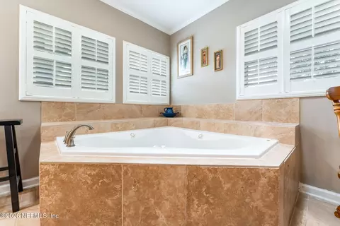 Bath - 7307 Maple Tree Dr, Jacksonville, FL 32277 photo 5 of 9