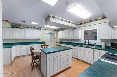 Kitchen - 7307 Maple Tree Dr, Jacksonville, FL 32277 photo 4 of 7