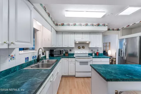 Kitchen - 7307 Maple Tree Dr, Jacksonville, FL 32277 photo 5 of 7