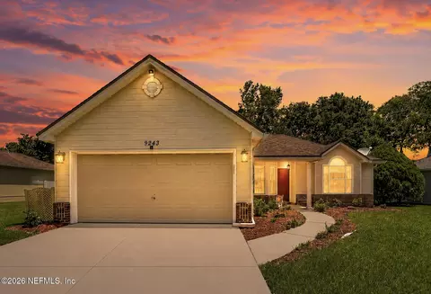 9243 Dale View Ln W, Jacksonville, FL 32225