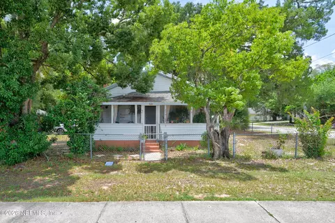 2 N Oakridge Ave, Green Cove Springs, FL 32043