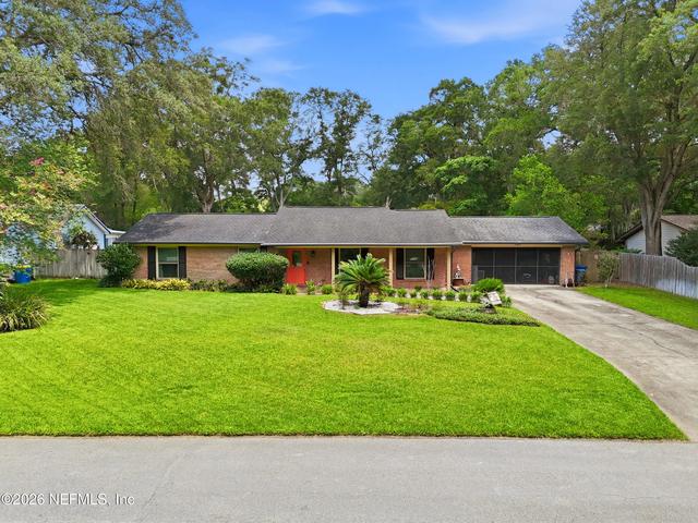 13813 Pleasantview Dr N, Jacksonville, FL 32225