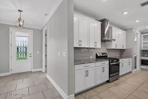 Entry Way - 187 Beale Ave, Saint Augustine, FL 32092 photo 4 of 10